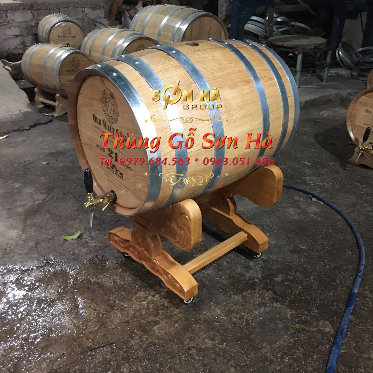 Cách sử dụng thùng rượu gỗ sồi khắc mặt thùng