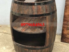 Thùng gỗ làm bàn vuông cho nhà hàng độc đáo