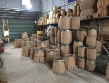 Thùng gỗ sồi đựng rượu có độc không?