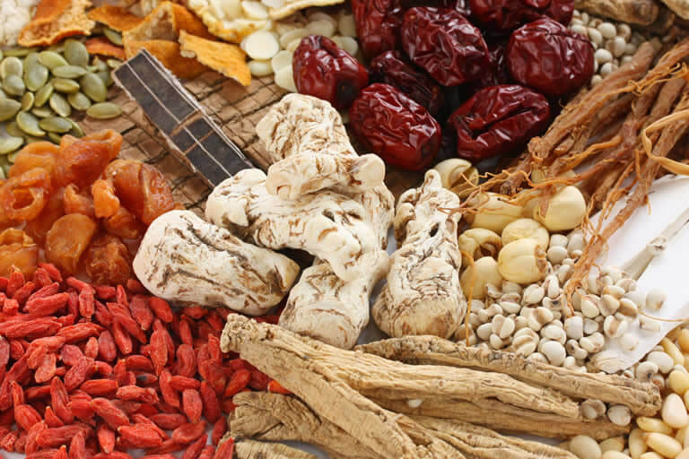 Cần lưu ý gì khi sử dụng các bài rượu thuốc giúp tăng cường sinh lý?